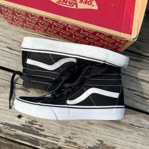 Vans Sk8-Hi Shoe Men’s Size 5 Women’s Size 6.5
REPLACEMENT BOX
